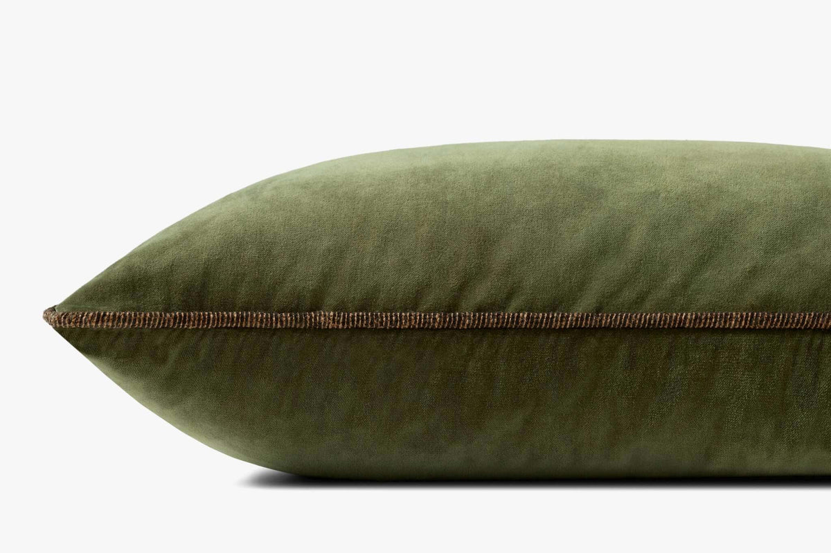 Liza velvet pillow detail